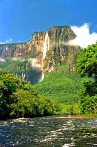 Von den Tepuis im Süden Venezuelas stürzen spektakuläre Wasserfälle in die Tiefe